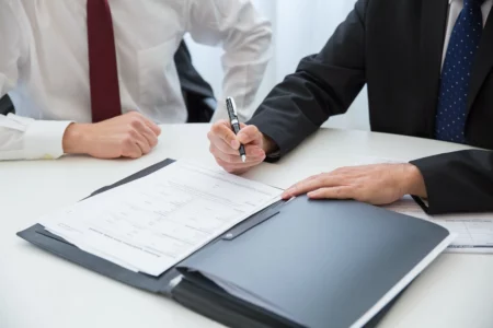 5 Benefits of Getting Business Documents Notarized