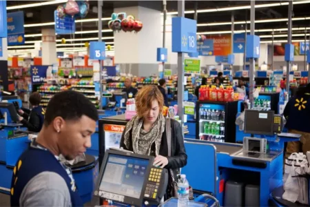 How Many Hours a Week Is a Full Time Job In Walmart?